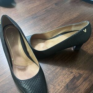 Vionic Black Textured Heels